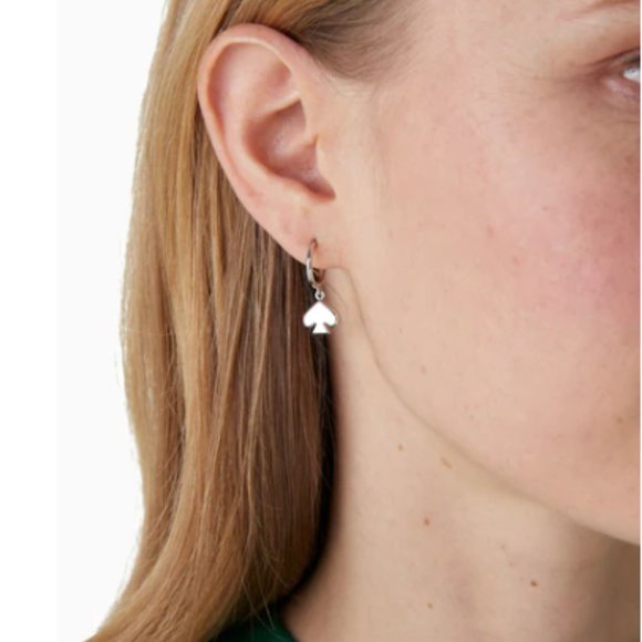 Kate Spade Everyday Spade Metal Huggies Silver NWT - Picture 6 of 7